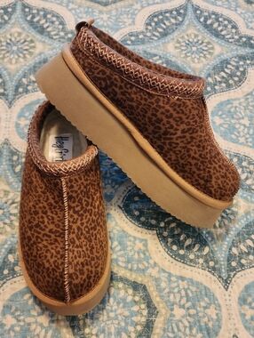 Hey Girl by Corkys Pillow Talk Leopard Print Braided Slippers Clogs Mules Size 9